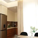 Lindi's 8/3 Apartman *