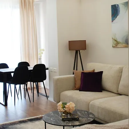 Lindi's 8/3 Apartman