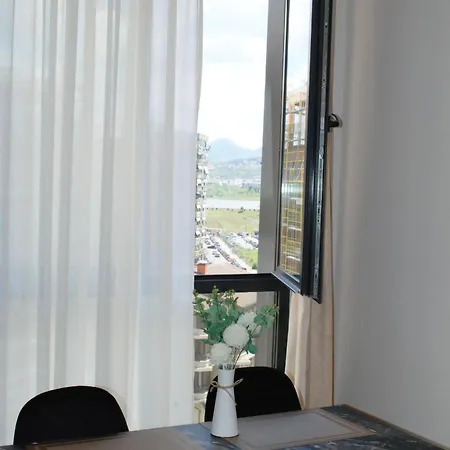 Lindi's 8/3 Apartment