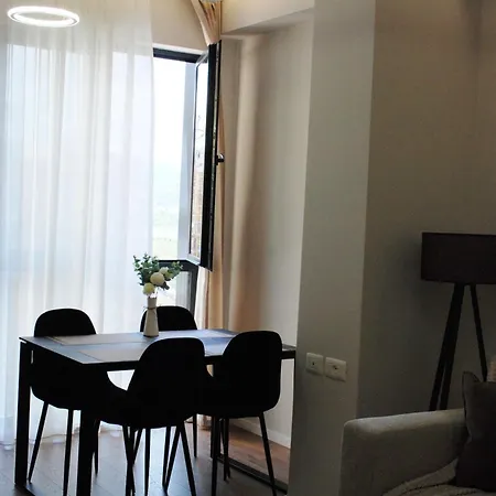 Lindi's 8/3 ティラナ