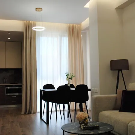 Lindi's 8/3 * ティラナ