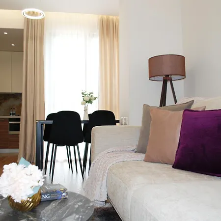 アパート Lindi's 8/3